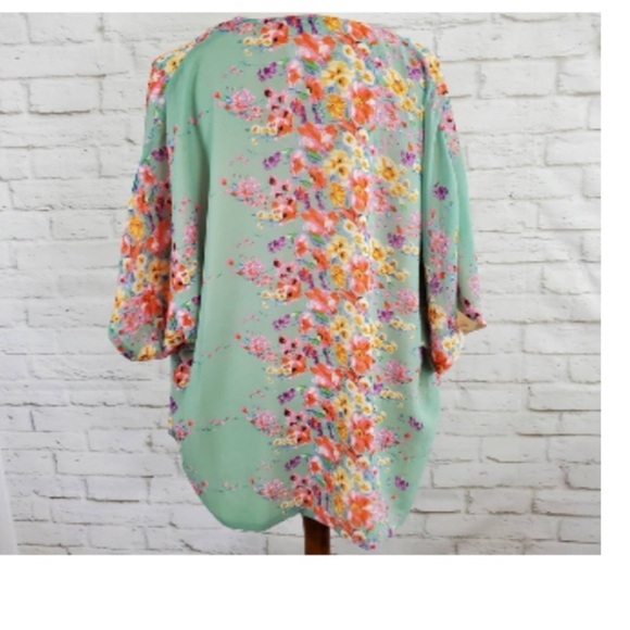 Lovers + Friends small floral kimono - Picture 3 of 12